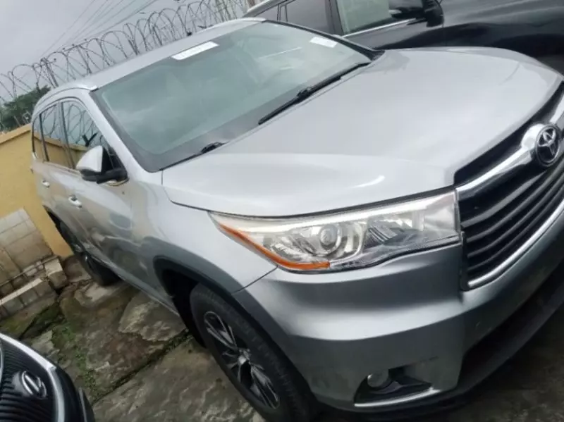 Toyota Highlander   - 2016