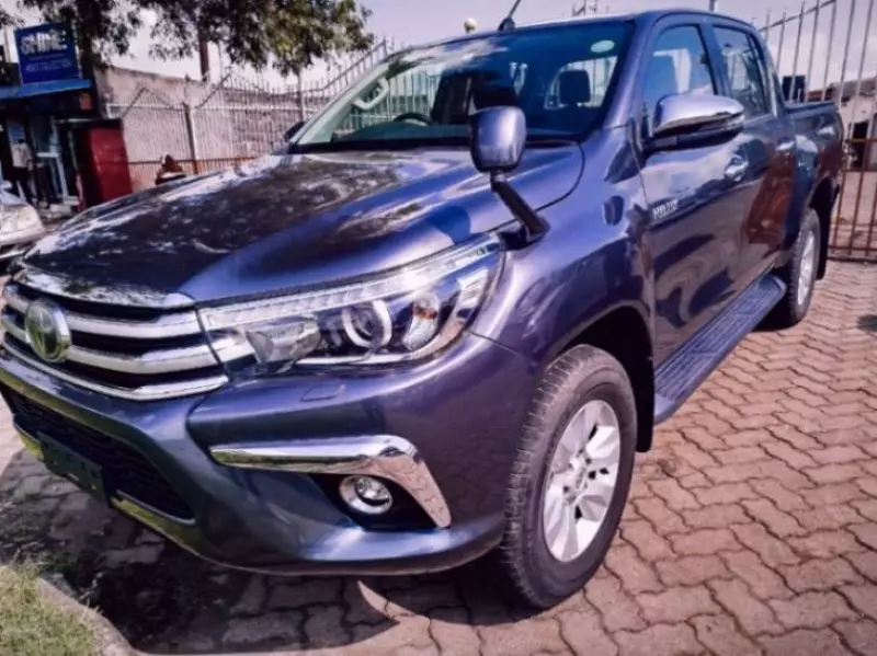 Toyota Hilux    - 2019