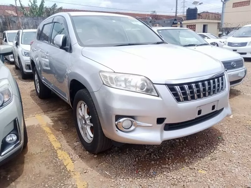 Toyota Vanguard    - 2012