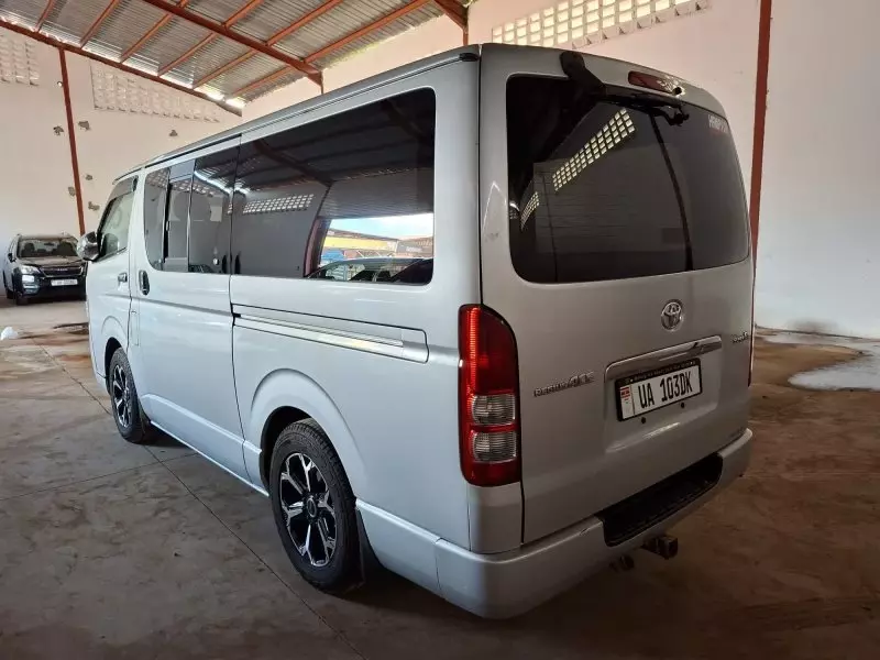 Toyota Hiace   - 2012
