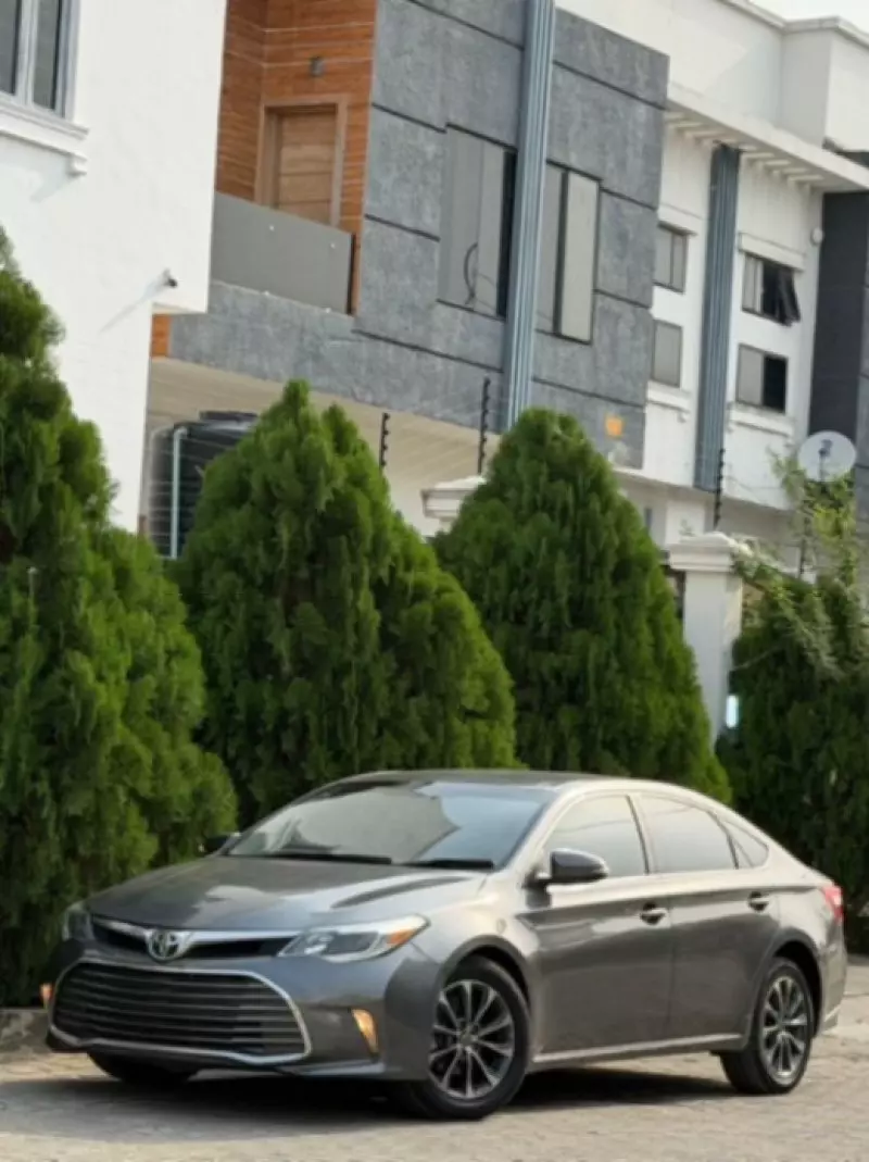 Toyota Avalon   - 2016