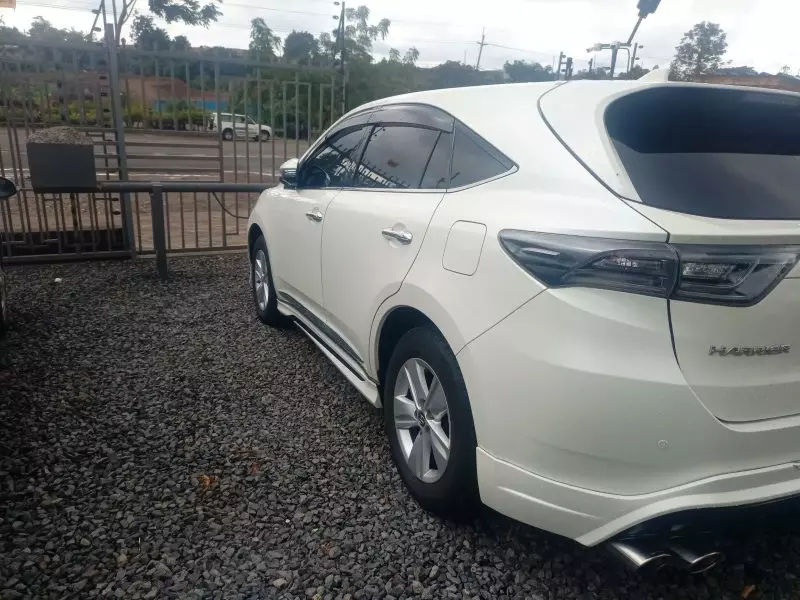 Toyota Harrier   - 2016