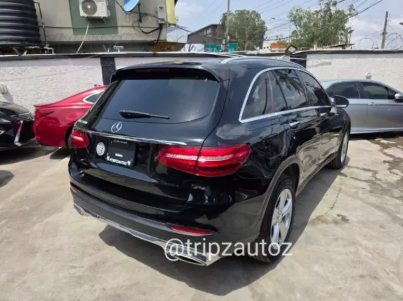 Mercedes-Benz GLC 300   - 2018