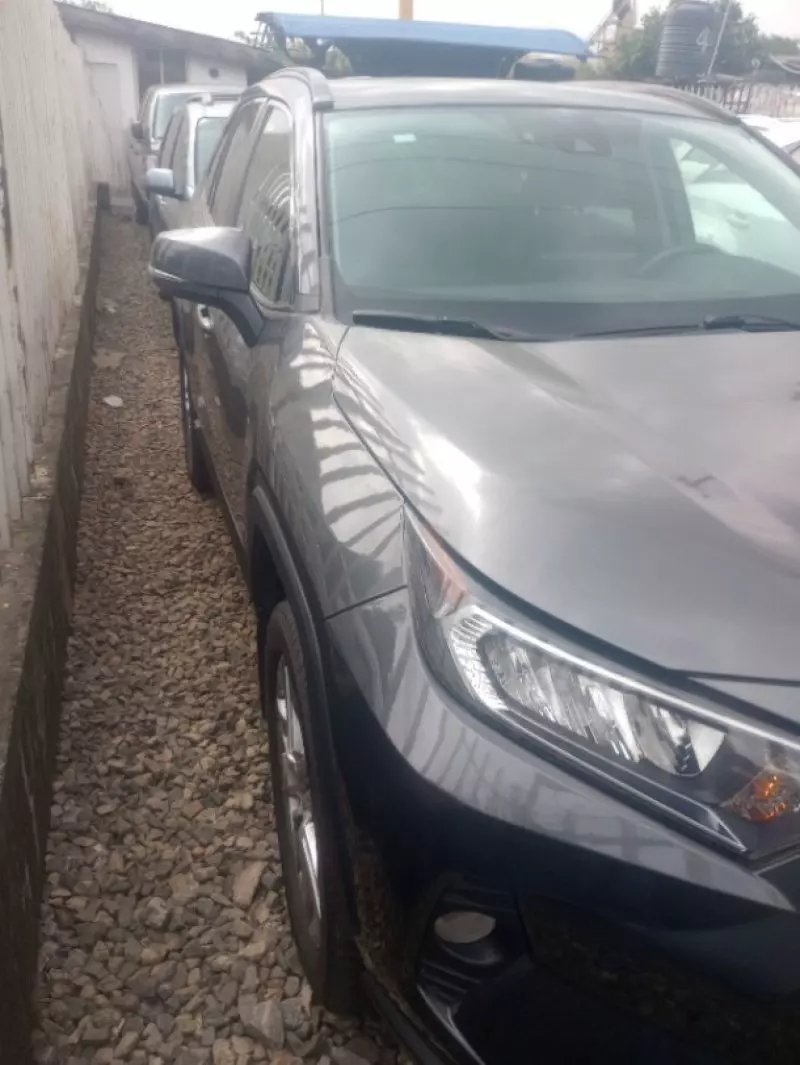 Toyota RAV 4   - 2021