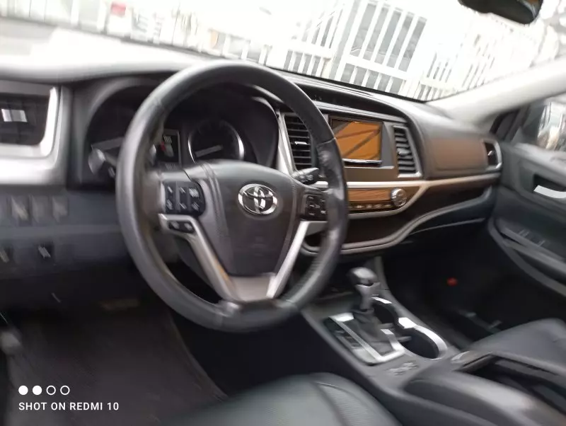 Toyota Highlander   - 2014