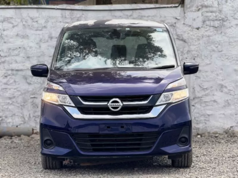 Nissan Serena   - 2017
