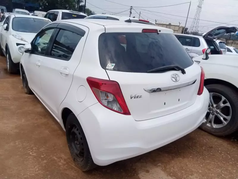 Toyota Vitz   - 2013