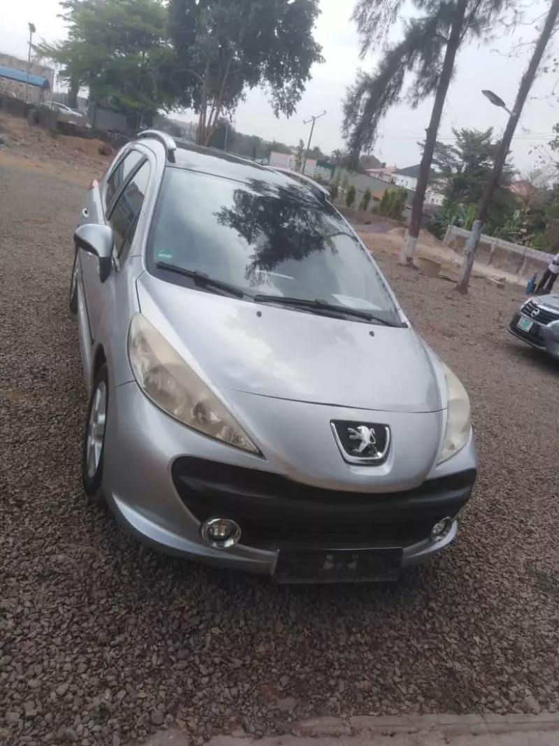 Peugeot 207   - 2009