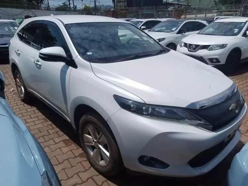 Toyota Harrier   - 2016