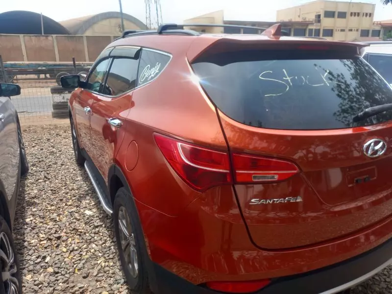 Hyundai Santa Fe   - 2016