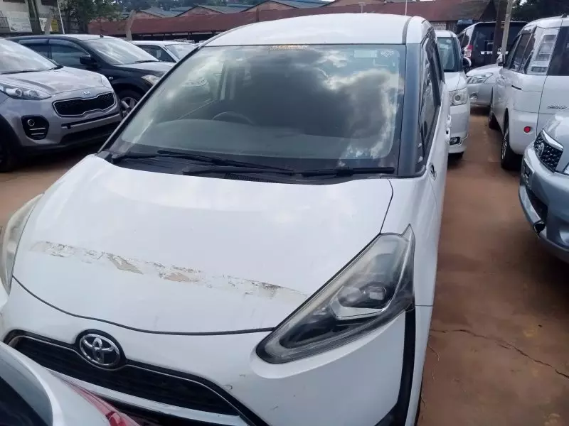 Toyota Sienta   - 2016