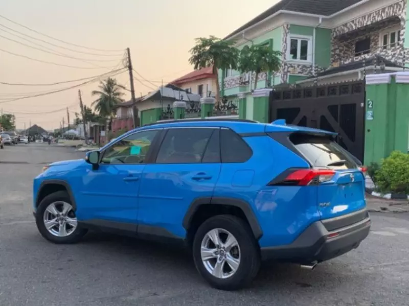 Toyota RAV4   - 2019