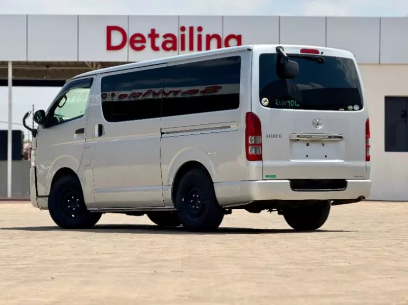 Toyota Hiace   - 2018