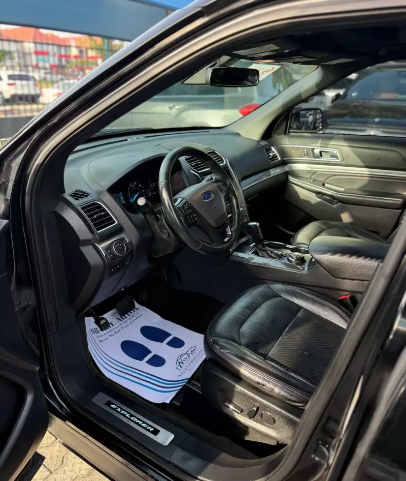 Ford Explorer   - 2018