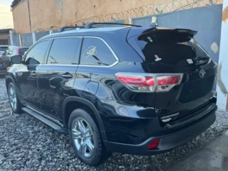 Toyota Highlander   - 2015