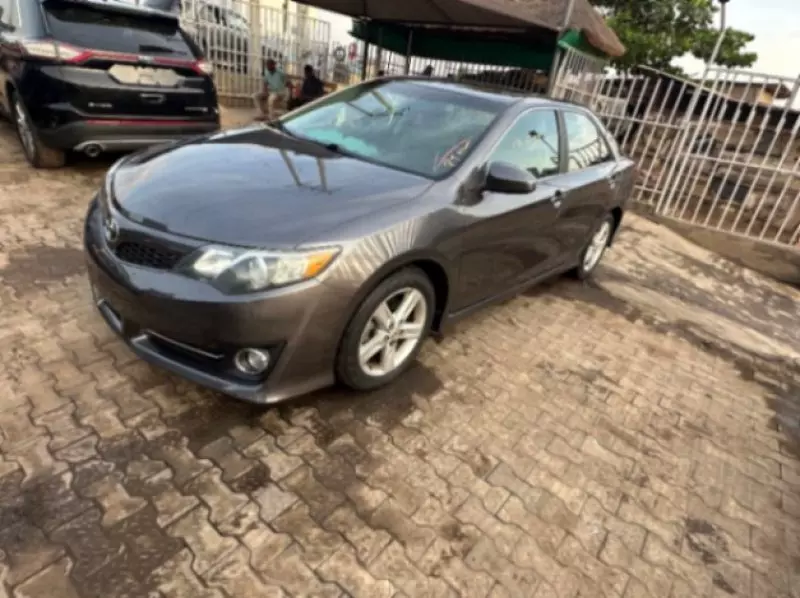 Toyota Camry   - 2012