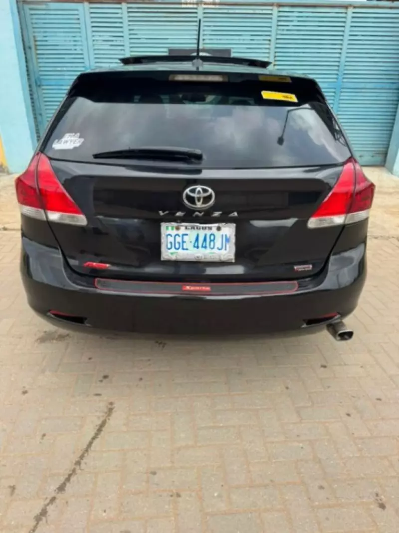 Toyota Venza   - 2011