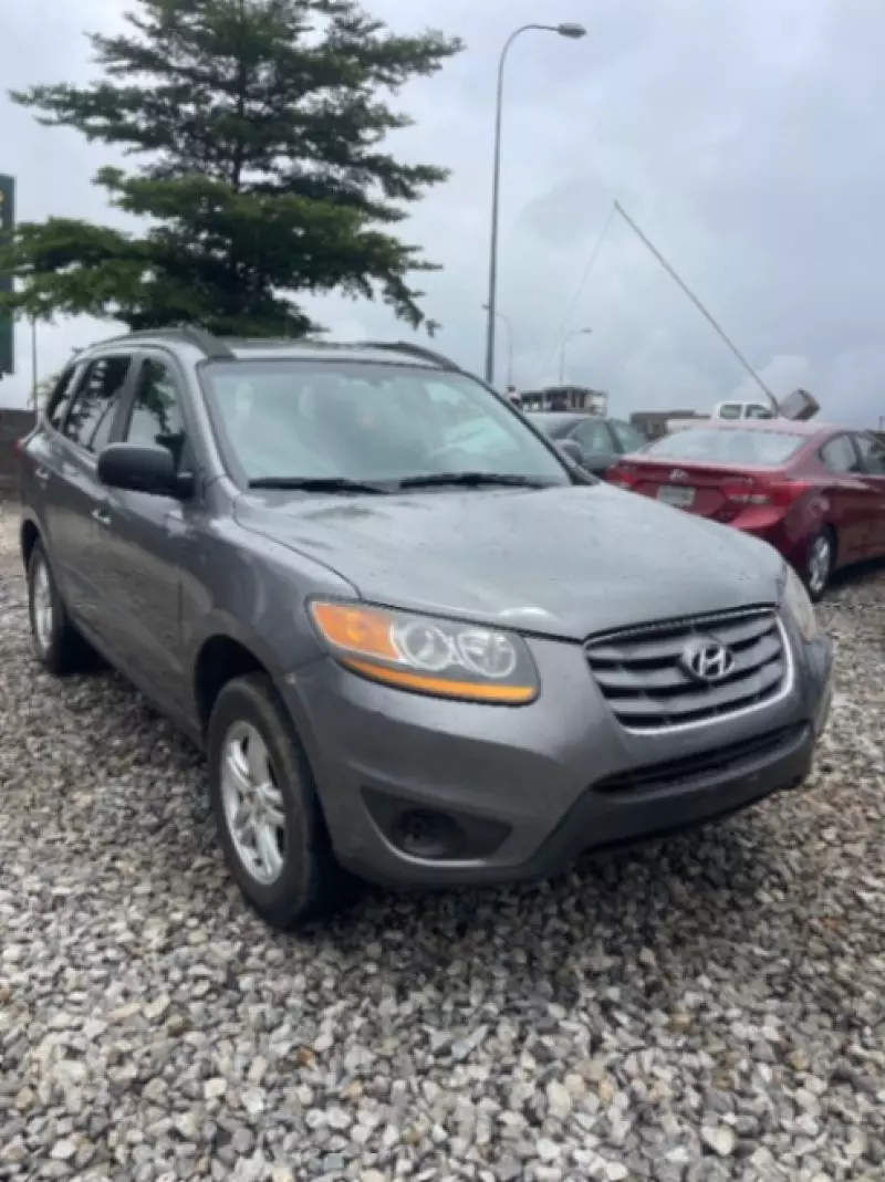 Hyundai Santa Fe   - 2010