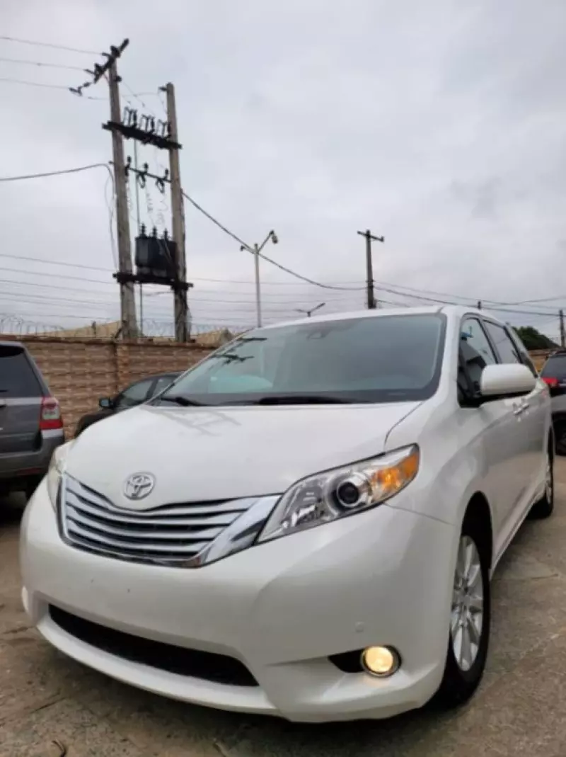 Toyota Sienna   - 2012