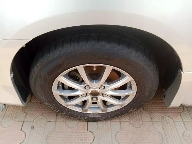 Toyota Noah   - 2011