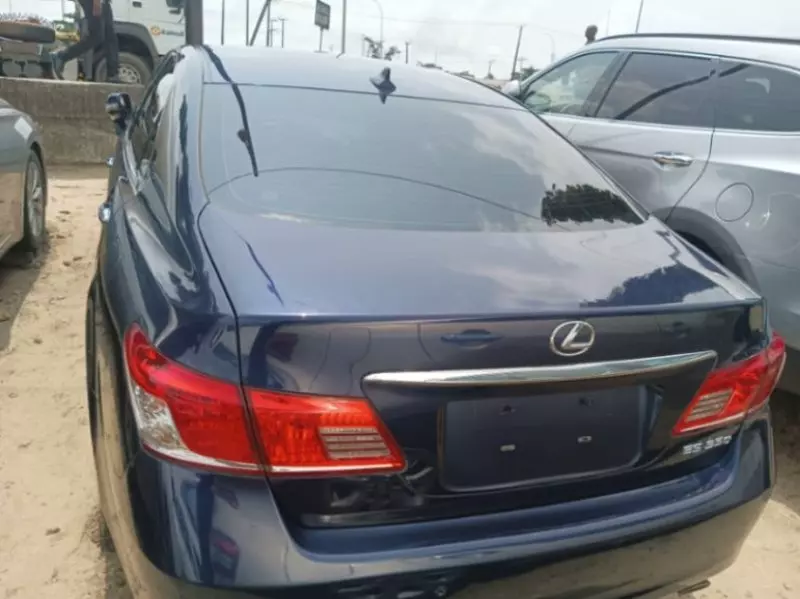 Toyota Camry   - 2011