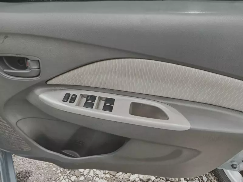 Toyota Belta   - 2001
