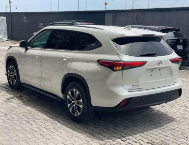 Toyota Grand Highlander   - 2020