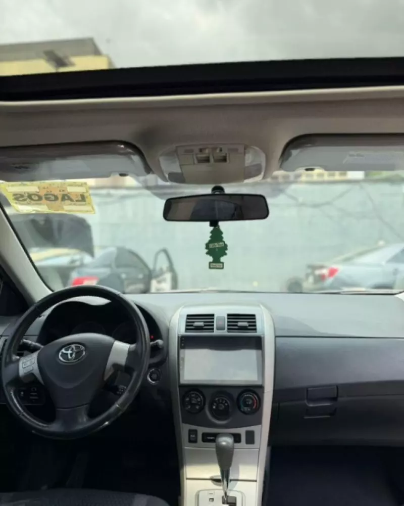 Toyota Corolla   - 2010