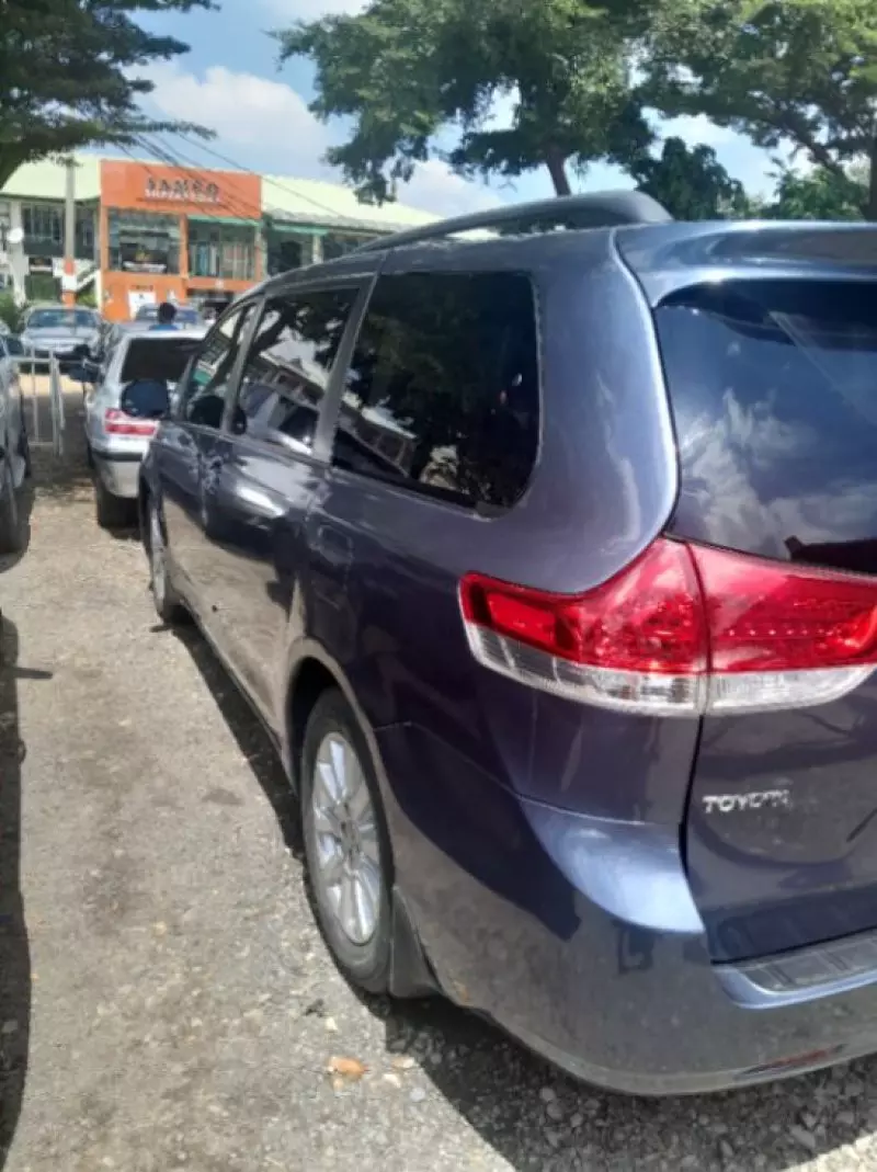 Toyota Sienna   - 2013