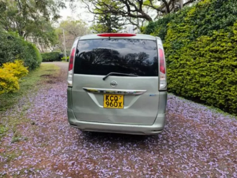 Nissan Serena   - 2011