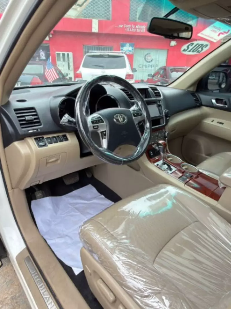 Toyota Highlander   - 2012