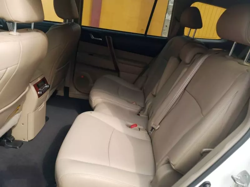 Toyota Highlander   - 2013