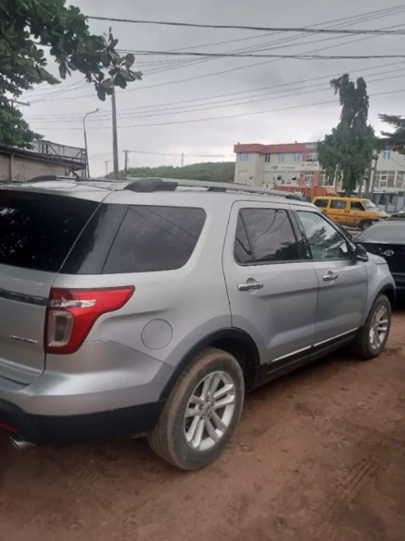 Ford Explorer   - 2010