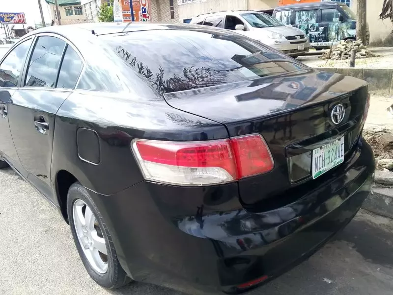 Toyota Avensis   - 2010