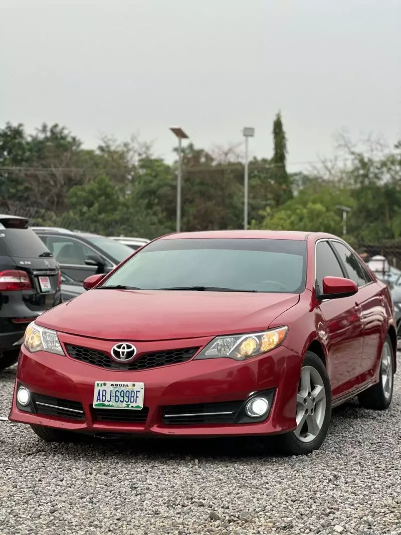 Toyota Camry   - 2012