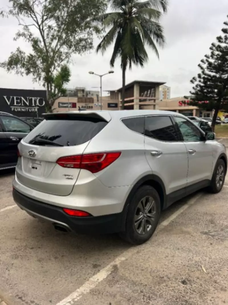 Hyundai Santa Fe   - 2014