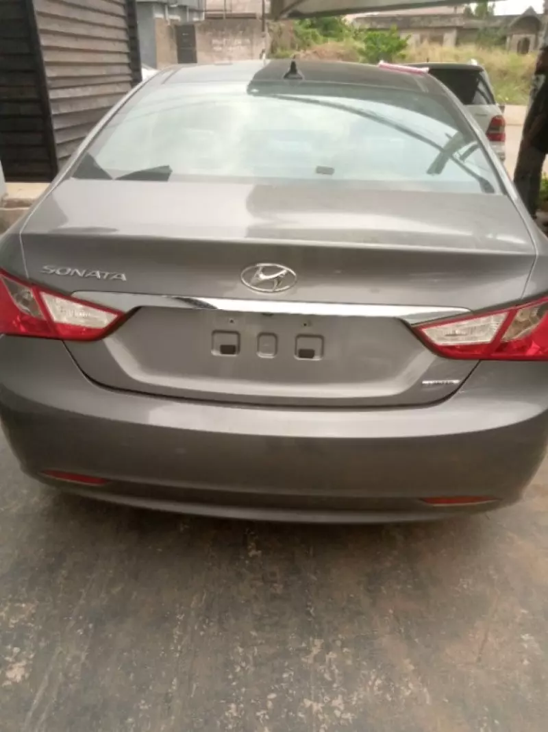 Hyundai Sonata   - 2013