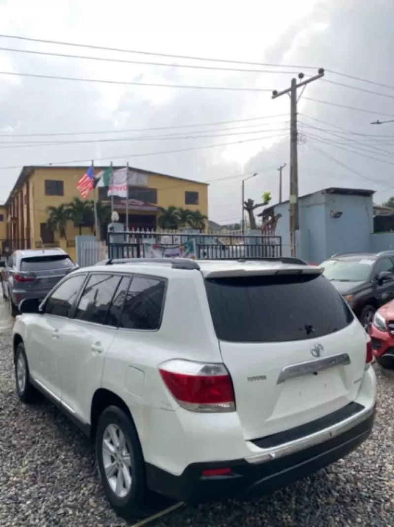 Toyota Highlander   - 2012