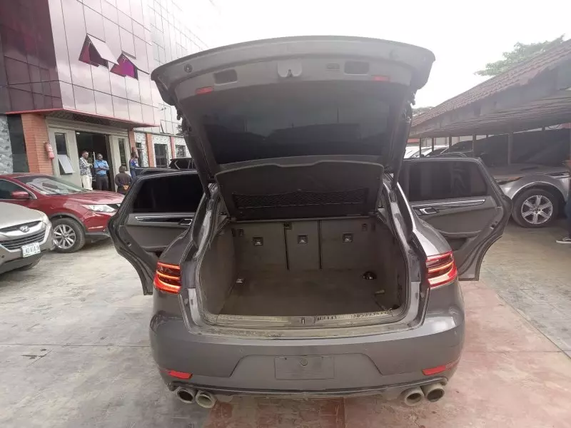 PORSCHE Macan   - 2018