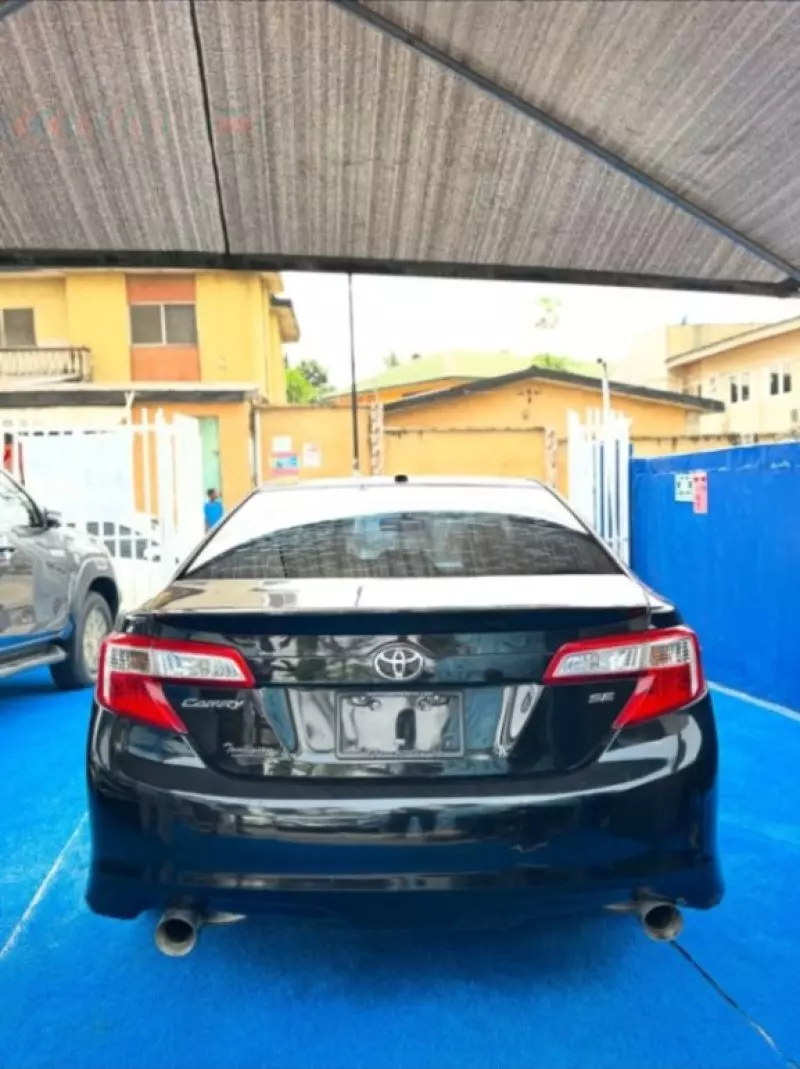 Toyota Camry   - 2014