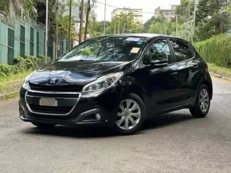 Peugeot 208   - 2017