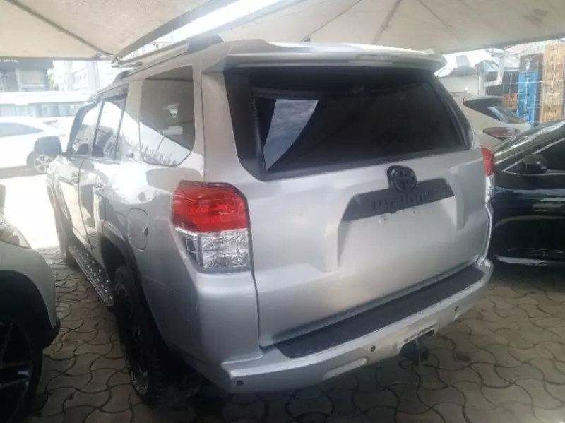 Toyota 4Runner   - 2012