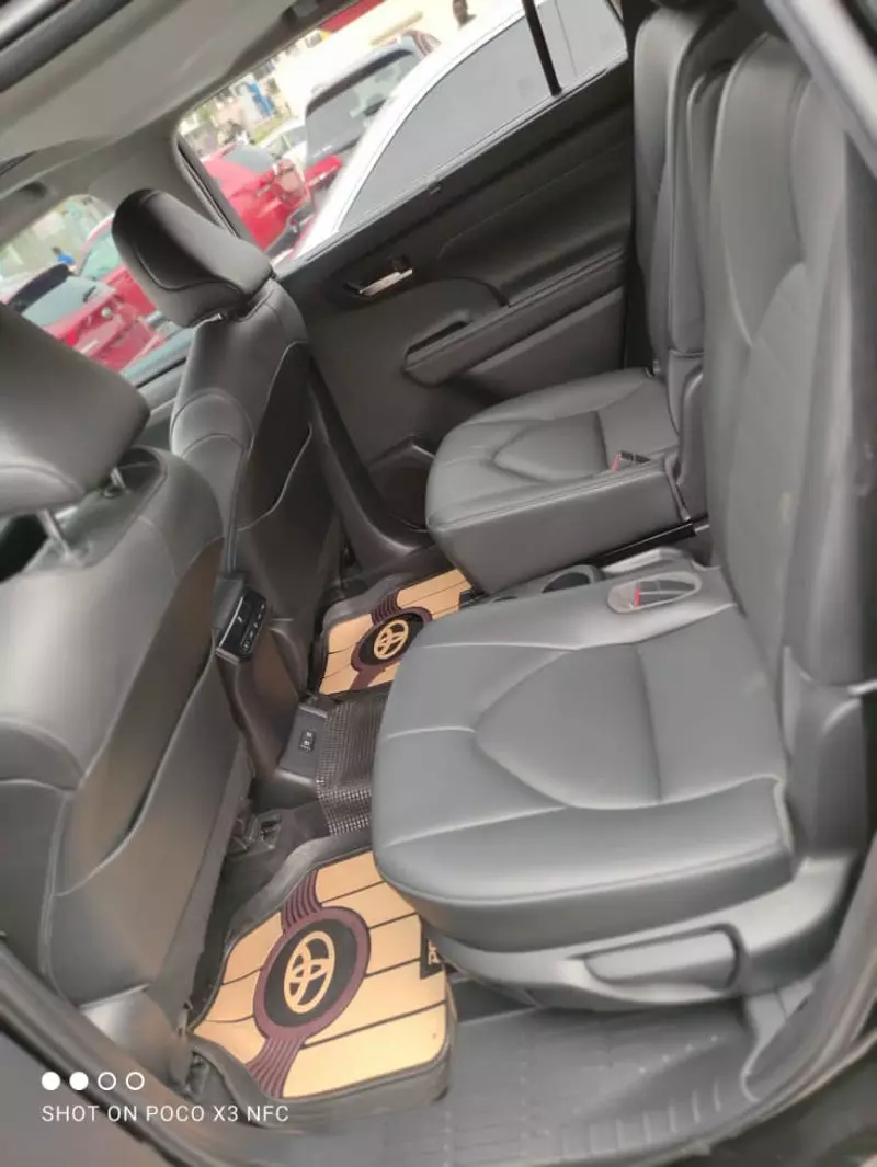 Toyota Highlander   - 2020