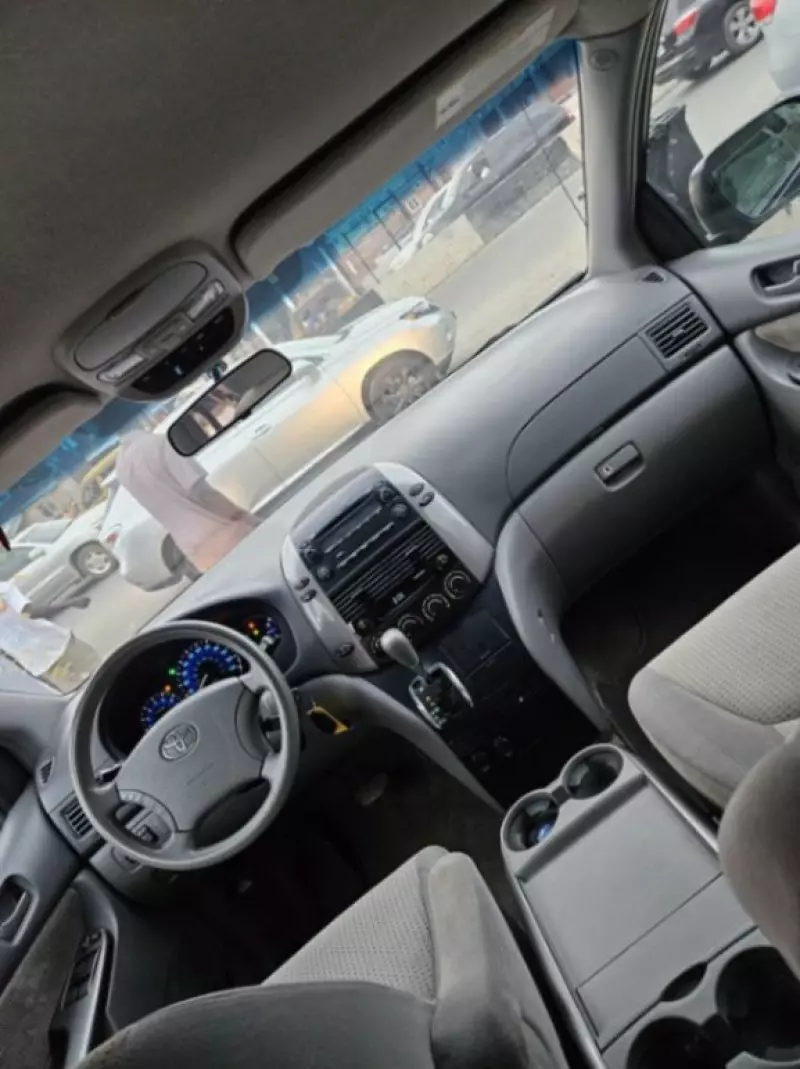 Toyota Sienna   - 2009