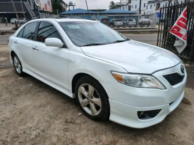 Toyota Camry   - 2011