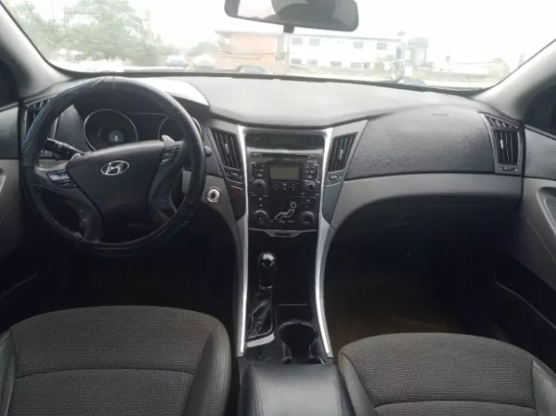 Hyundai Sonata   - 2010