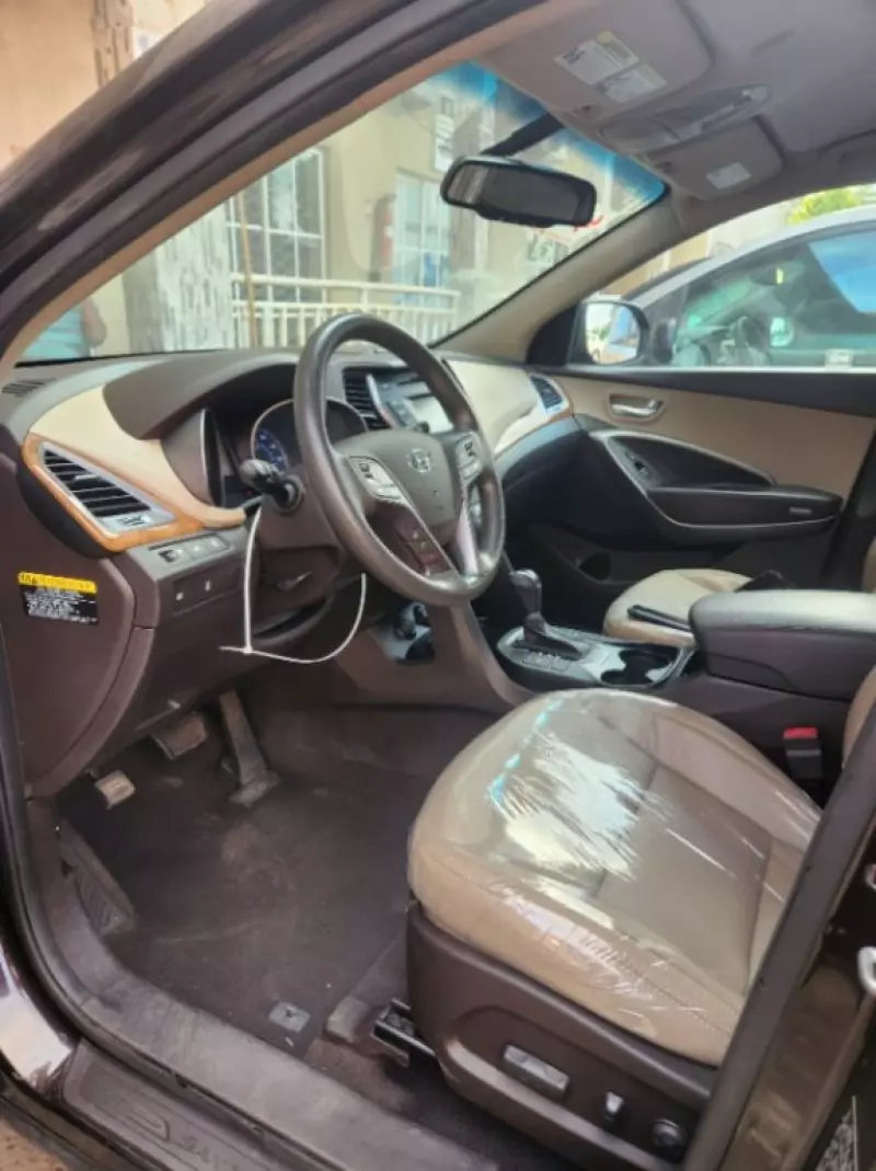 Hyundai Santa Fe   - 2016