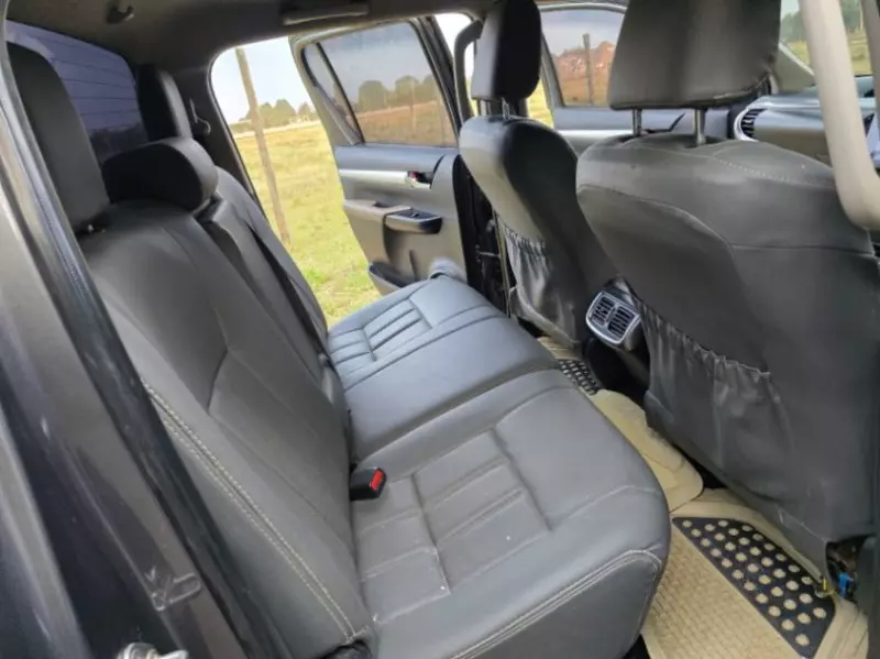 Toyota Hilux   - 2015