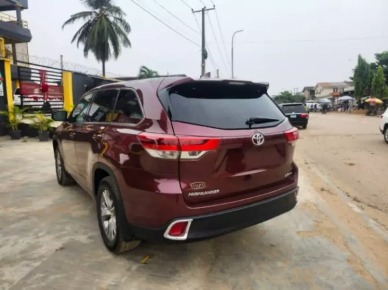 Toyota Highlander   - 2015