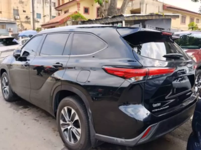 Toyota Highlander   - 2021